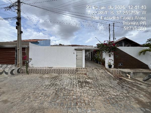 Casa em leilão em Teixeira