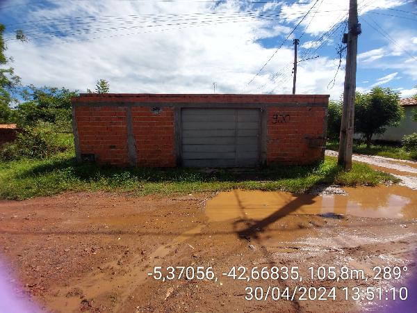 Casa em leilão em Demerval Lobao