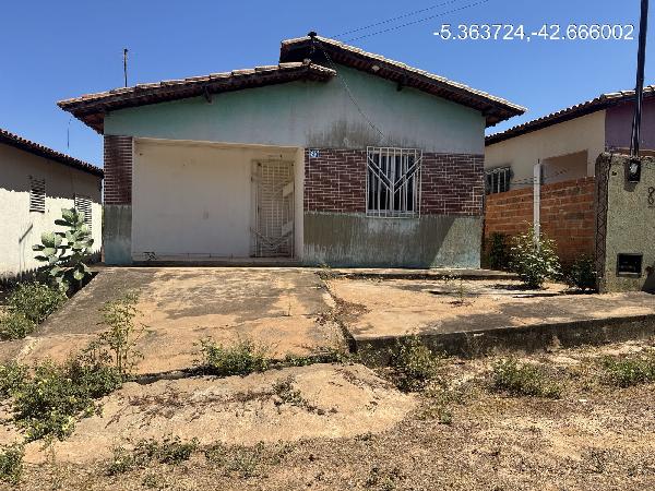 Casa em leilão em Demerval Lobao