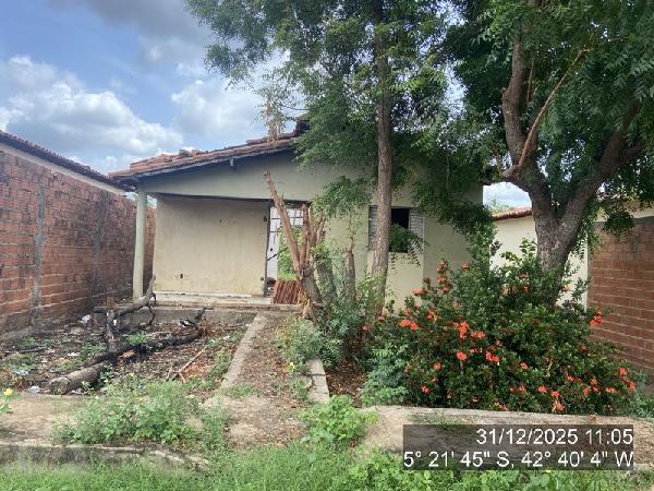 Casa em leilão em Demerval Lobao