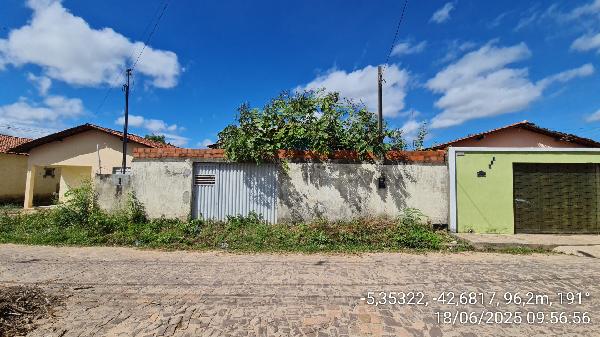 Casa em leilão em Demerval Lobao