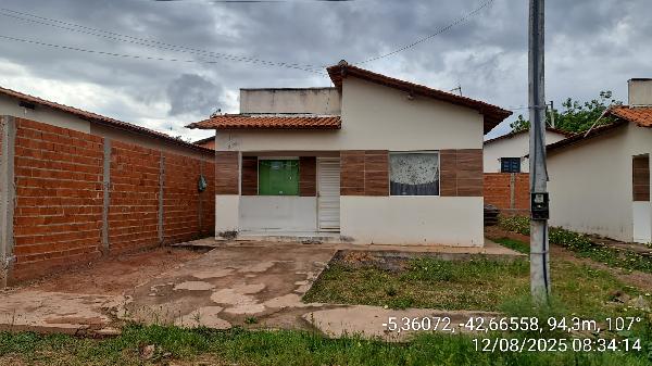 Casa em leilão em Demerval Lobao