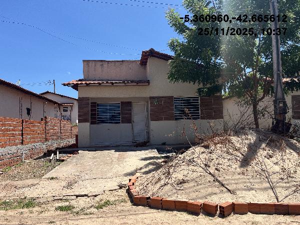 Casa em leilão em Demerval Lobao