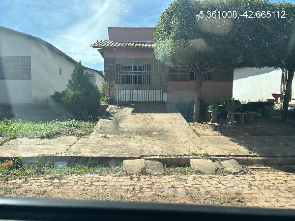 Casa em leilão em Demerval Lobao