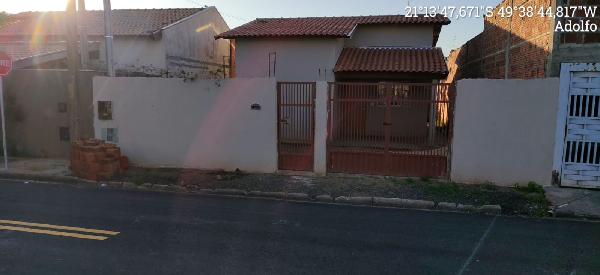 Casa em leilão em Adolfo