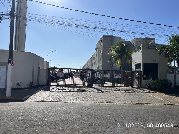 Apartamento em leilão em Aracatuba